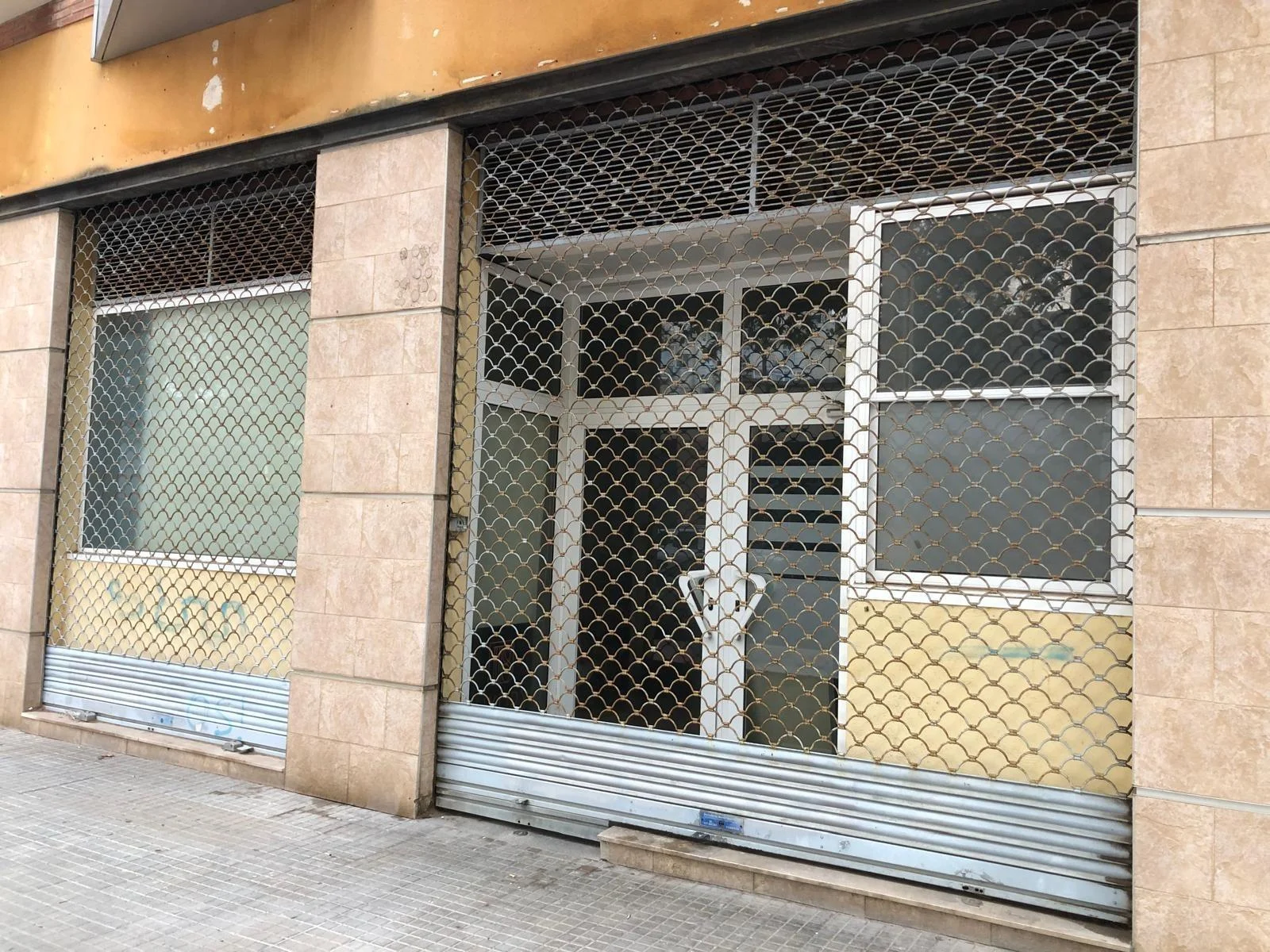 Local comercial en buen estado, 195 m²