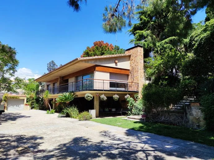 Parcela en Mataró con 2.220 m² construidos