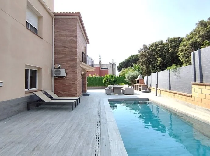 Chalet reformado en Montgat, cinco habitaciones