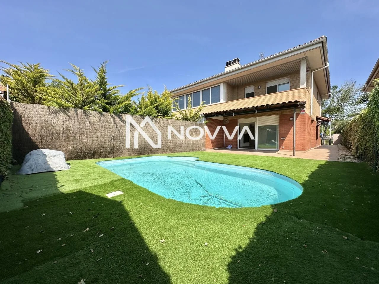 Villa reformada en Tordera con piscina privada