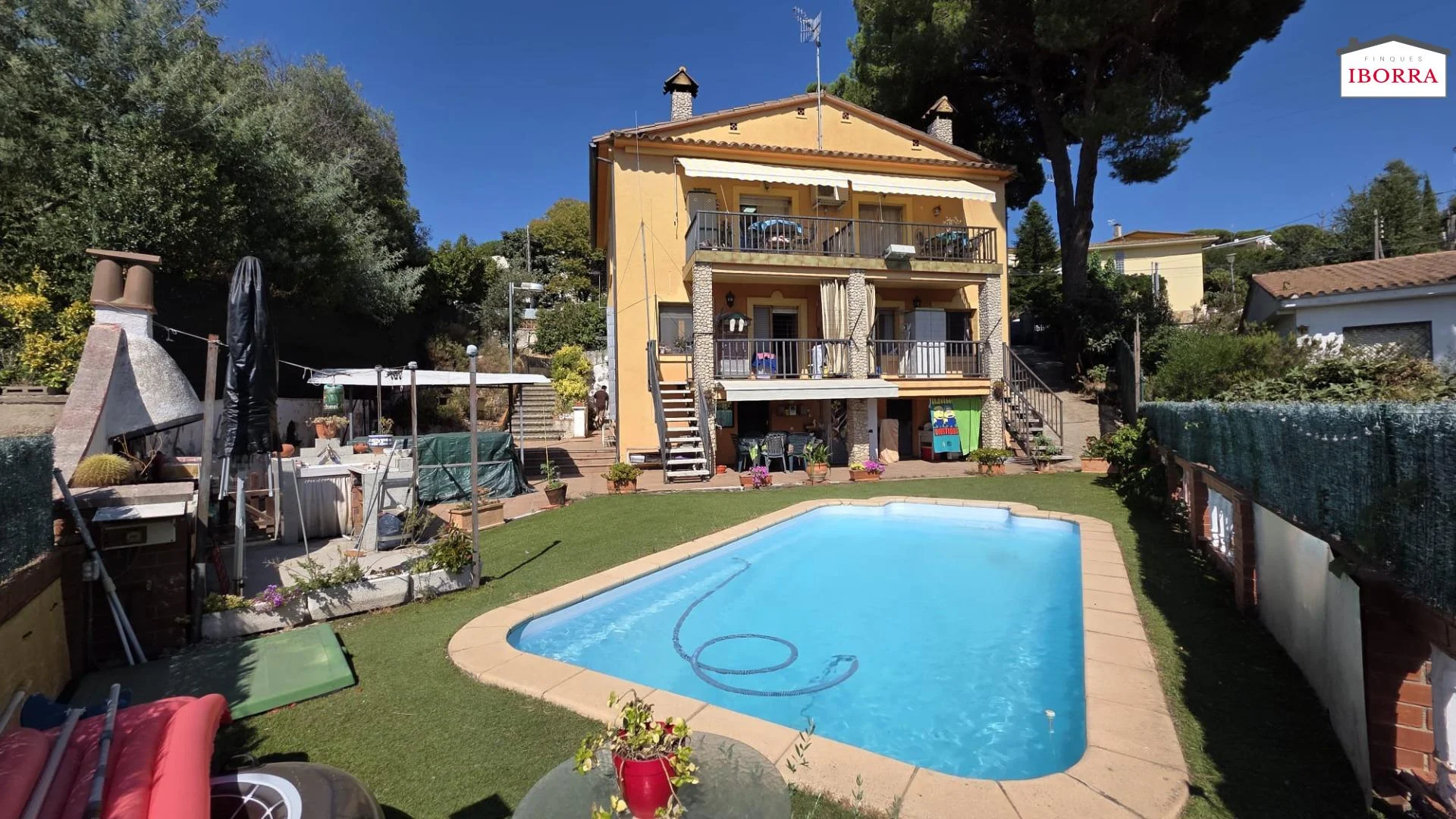 Casa versátil en Tordera con tres viviendas