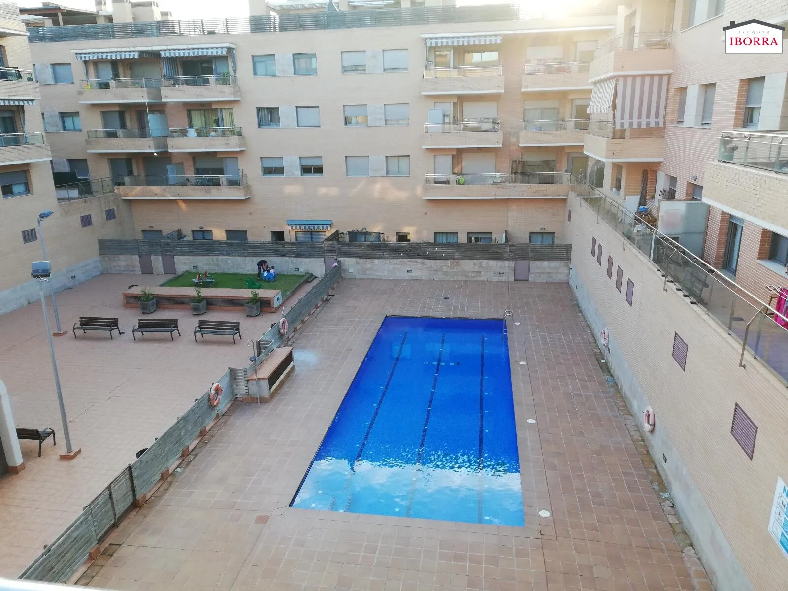 Central Tordera flat with pool, parking
