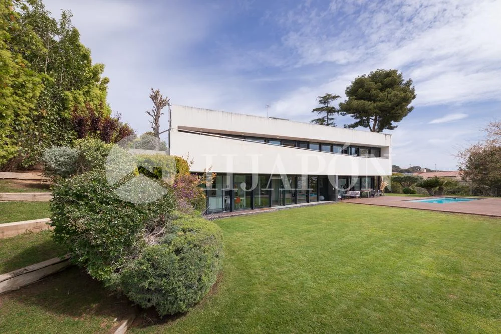 Contemporary villa with pool and garden