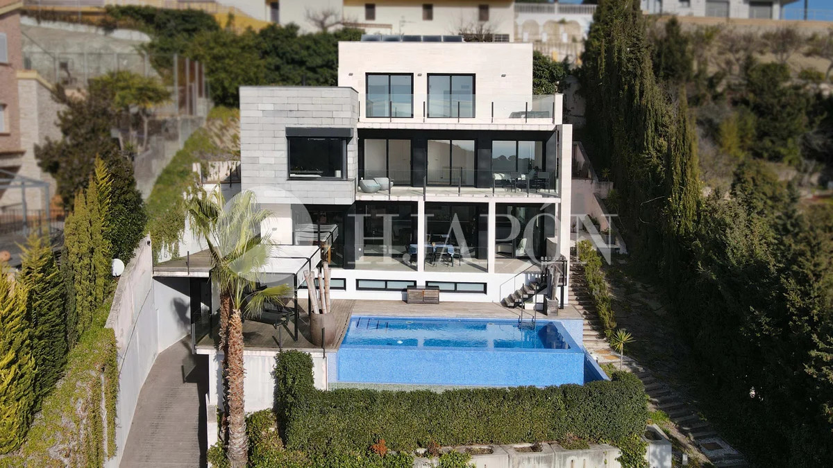 Villa de lujo en Alella con dos piscinas
