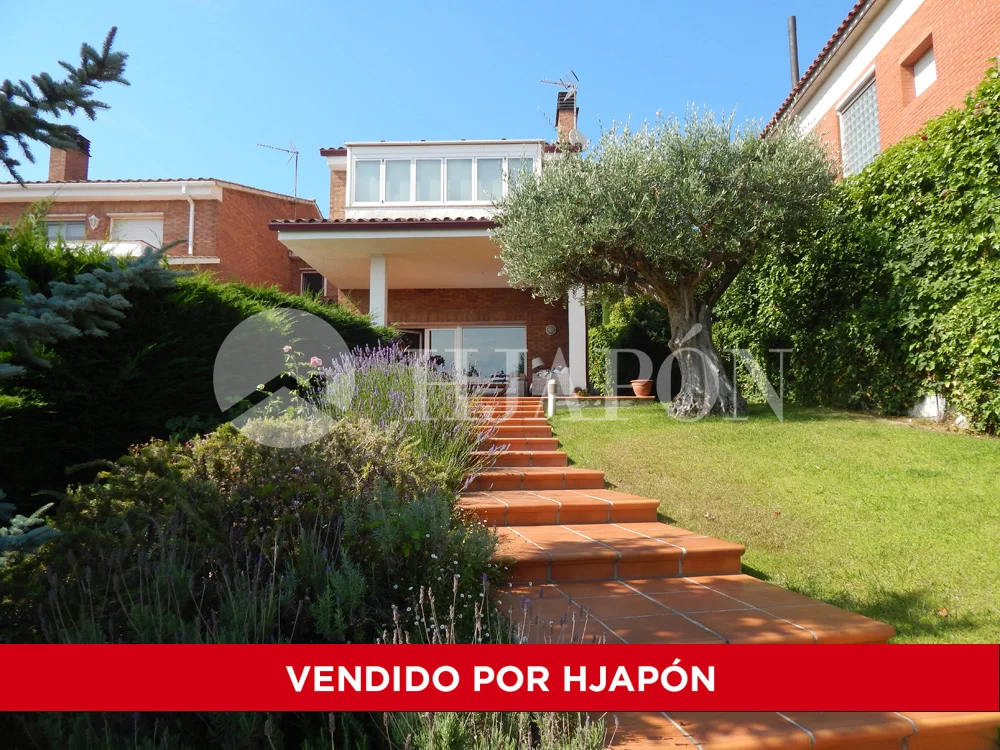 Teià villa with sea views