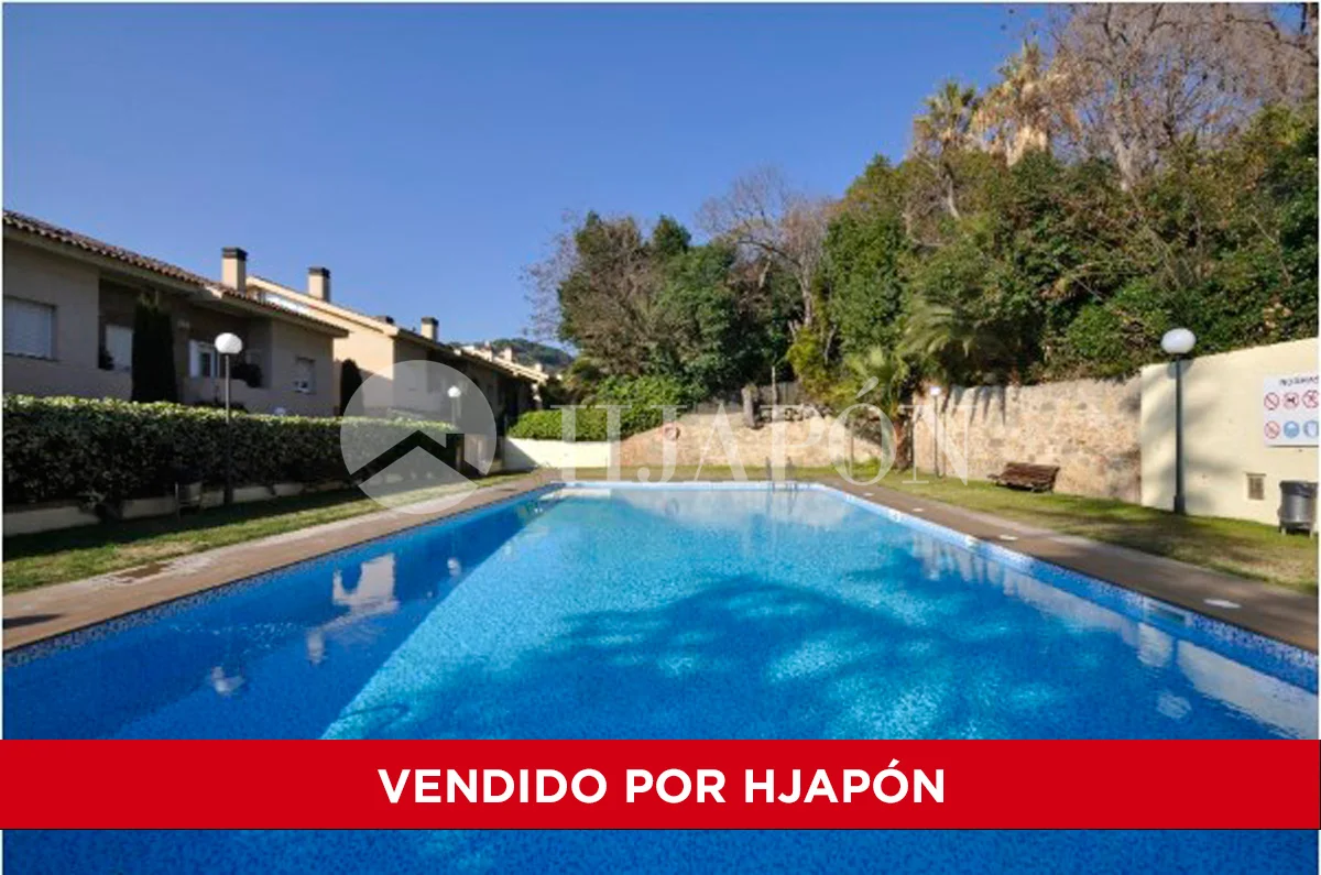 Spacious Alella house with solarium terrace