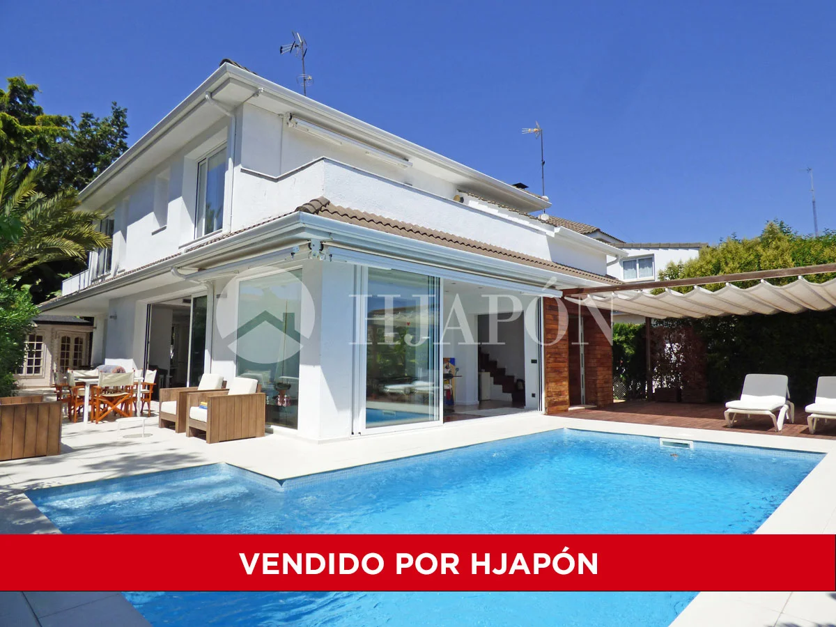 Casa renovada en Alella con piscina