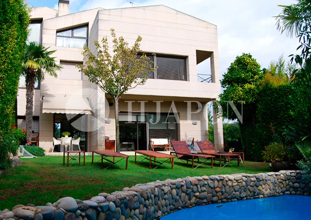 Luxury Alella villa with six bedrooms