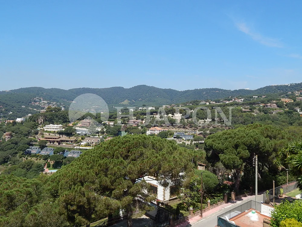 Sea-view Cabrils plot, 610 m²