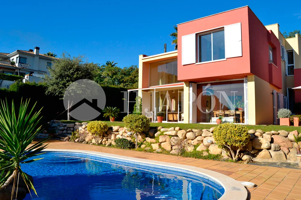 Modern Teià villa with five bedrooms