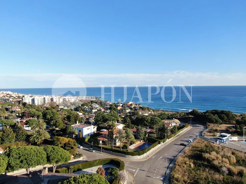 Flat coastal plot in Can Teixido