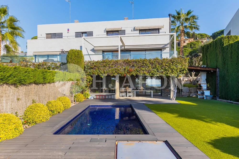 Casa privada con vistas al mar y piscina