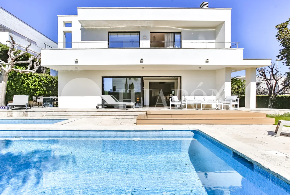 Luxury house, sea views, four bedrooms
