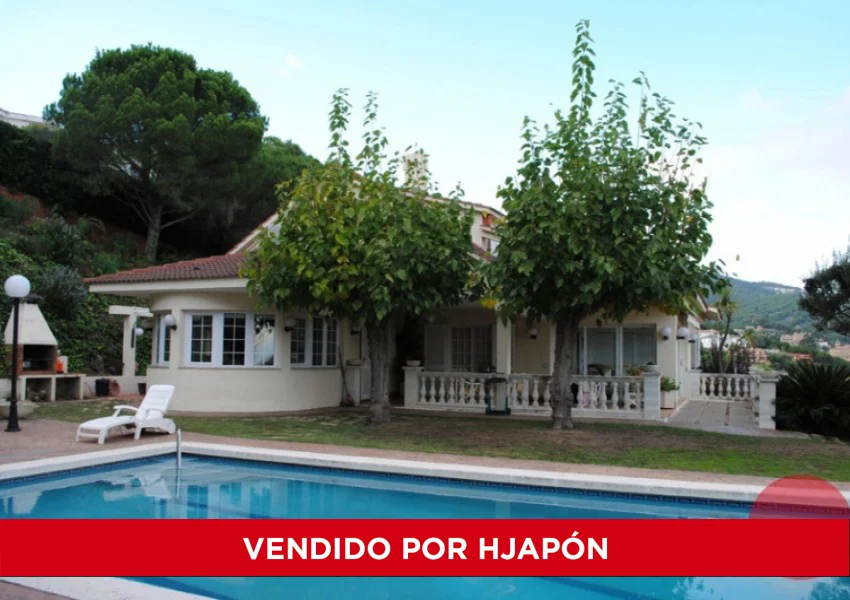 Chalet de lujo en Alella con parking para cinco coches
