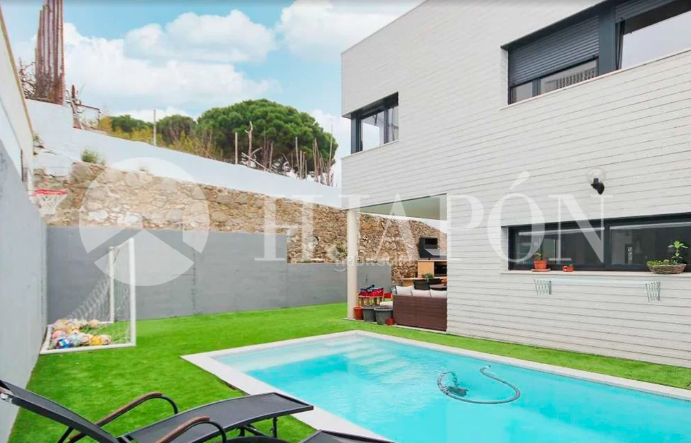 Modern Alella house with private pool