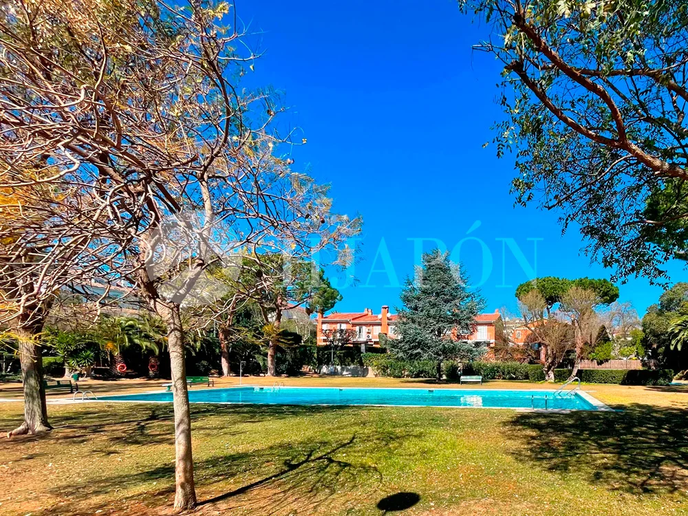 Apartamento junto al mar con tres habitaciones