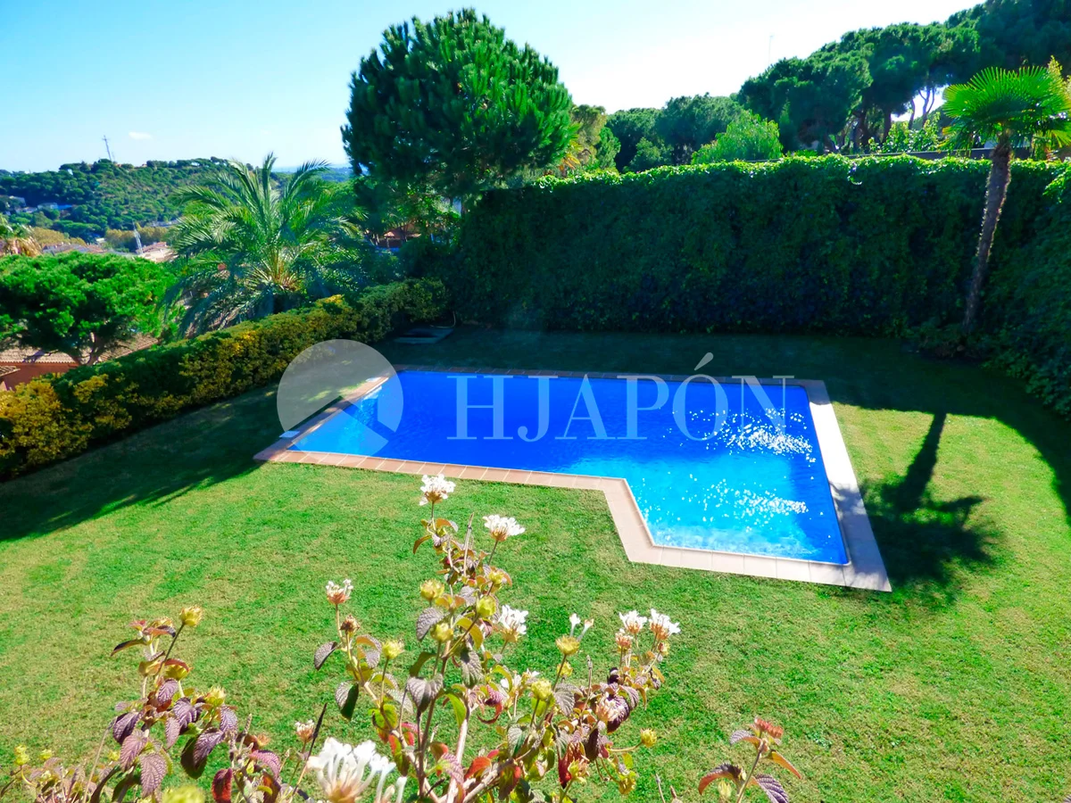Large Llavaneres villa with private pool