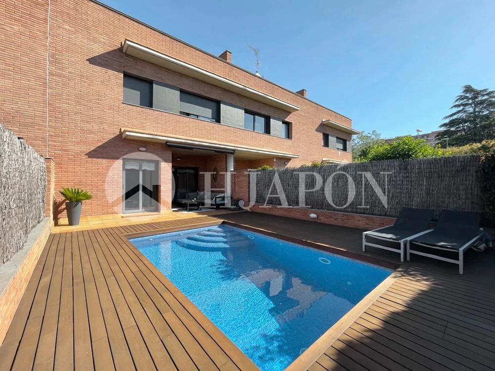 Casa adosada céntrica en Masnou con piscina