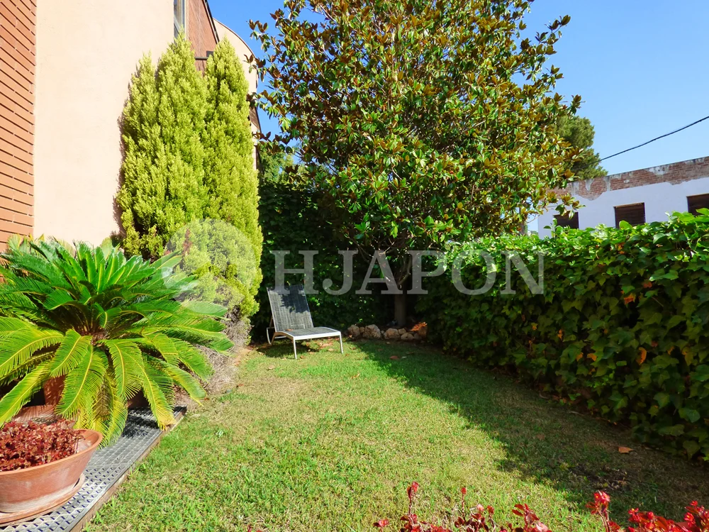 Sea-view corner house with four bedrooms