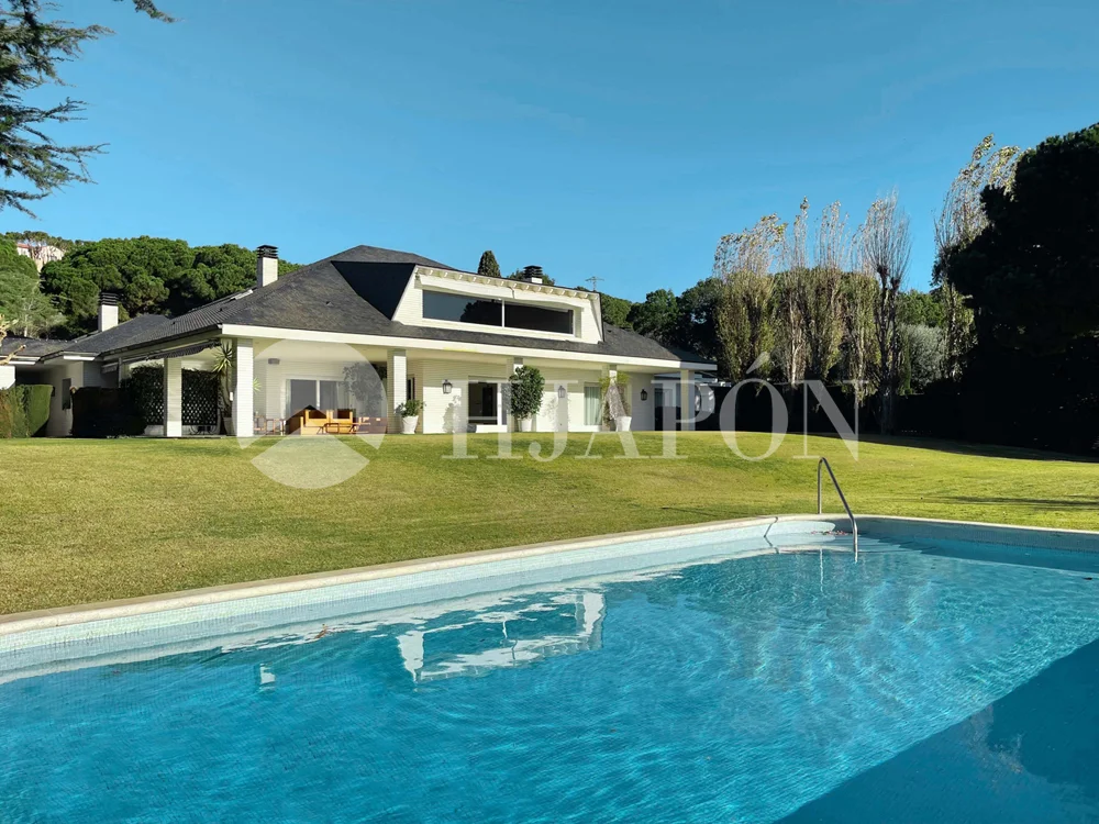 Villa costera de 656 m² con piscina