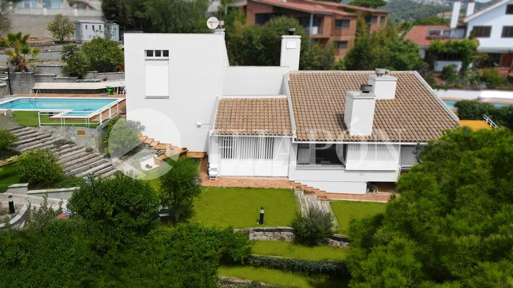 Sea-view Alella house, 246 m²