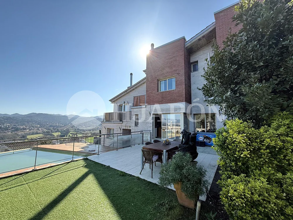 Casa moderna en Vallromanes, 4 habitaciones