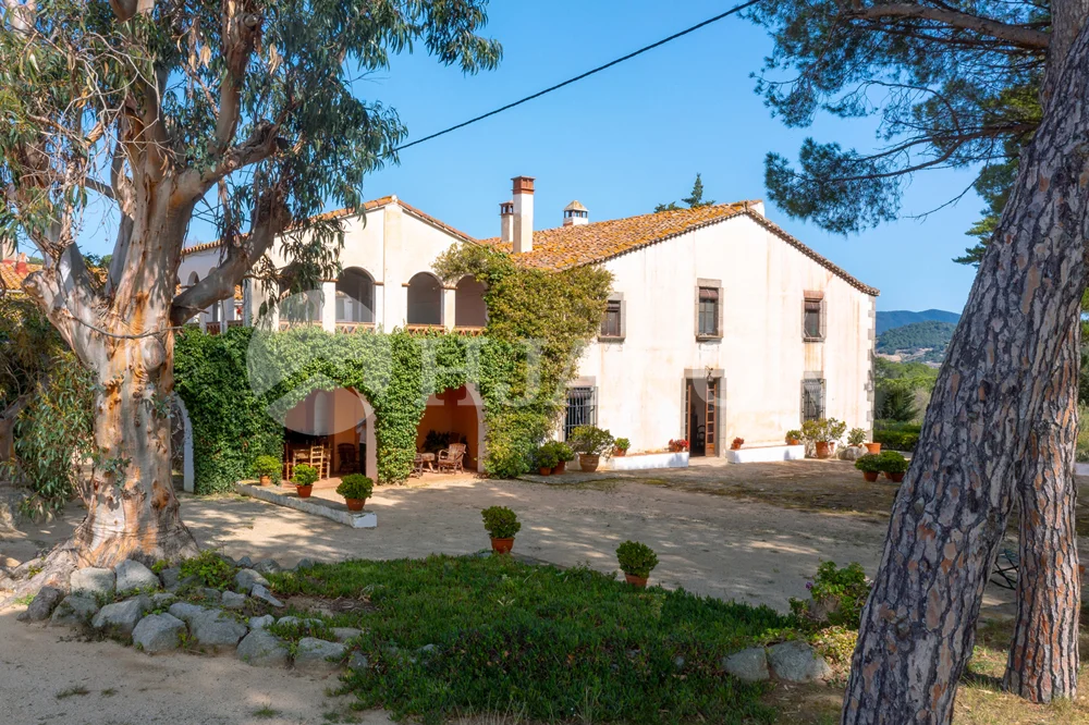 Historic country villa, 11-bedroom estate