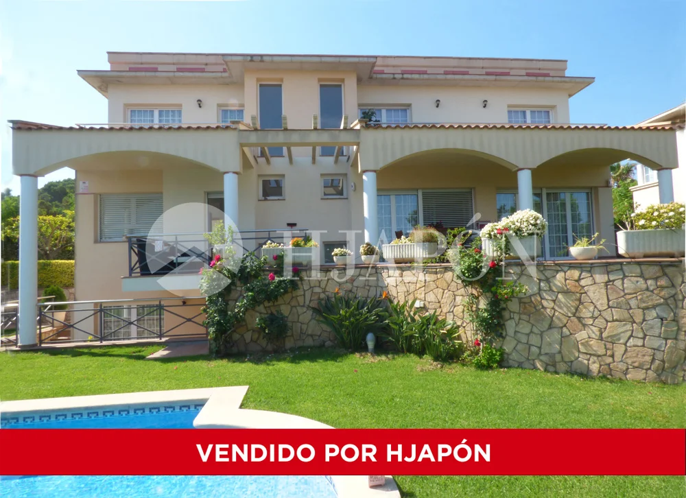 Casa de lujo con vistas al mar y piscina