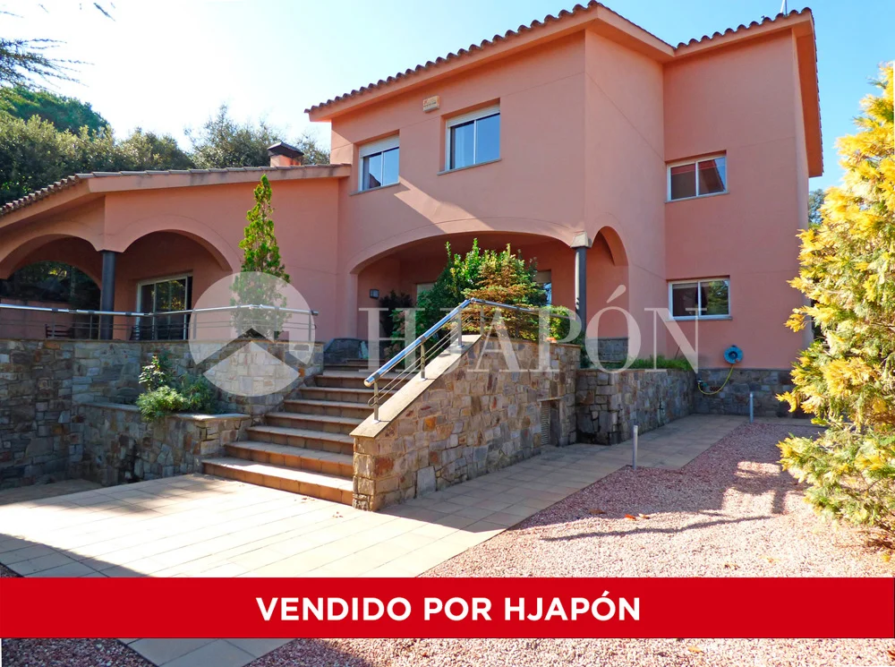 Amplia villa en Vallromanes con piscina privada