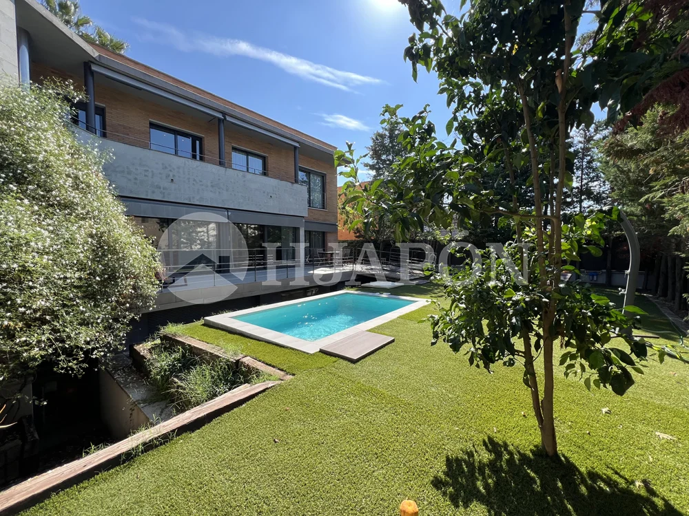 Villa espaciosa en Alella, seis habitaciones