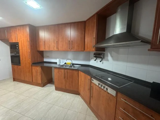 Spacious Pineda flat, 132 m²