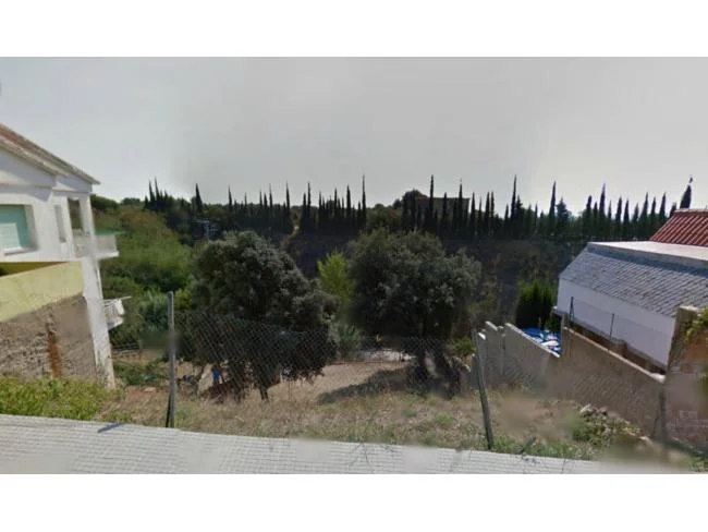 450 m² plot with development potential