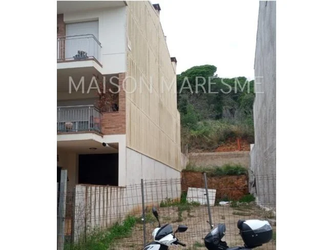 Solar urbanizado en Canet de Mar, 154 m²