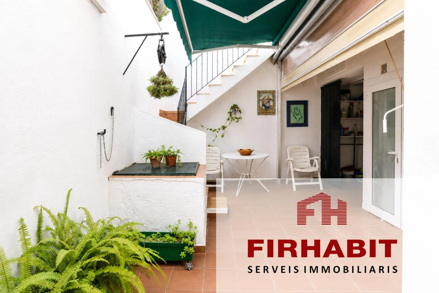 Central Arenys townhouse with terrace