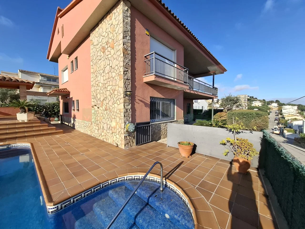 Casa dúplex en Pinemar, seis dormitorios
