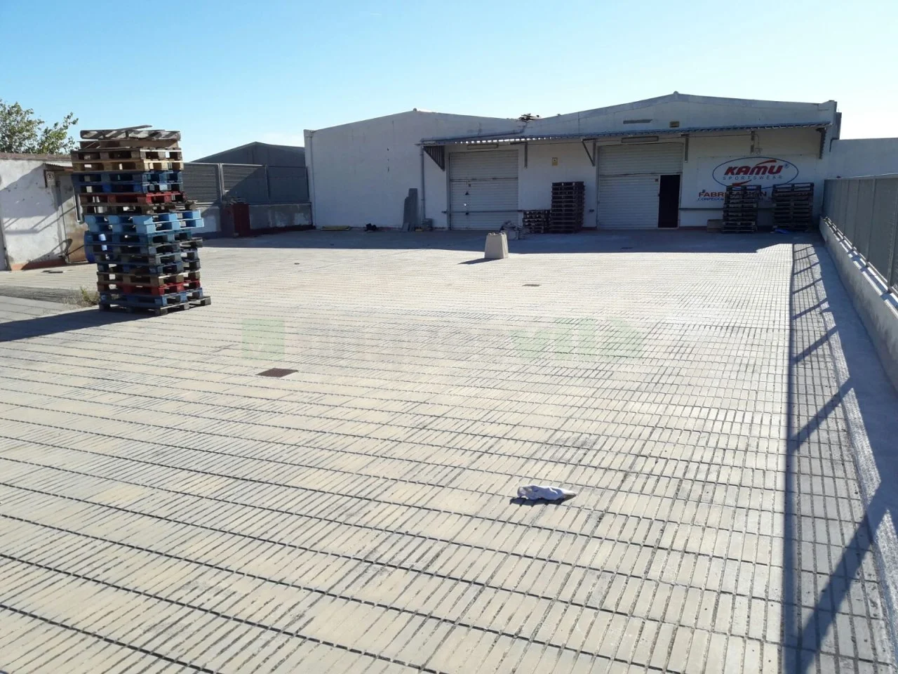 Nave industrial en Pineda, 2.000 m²