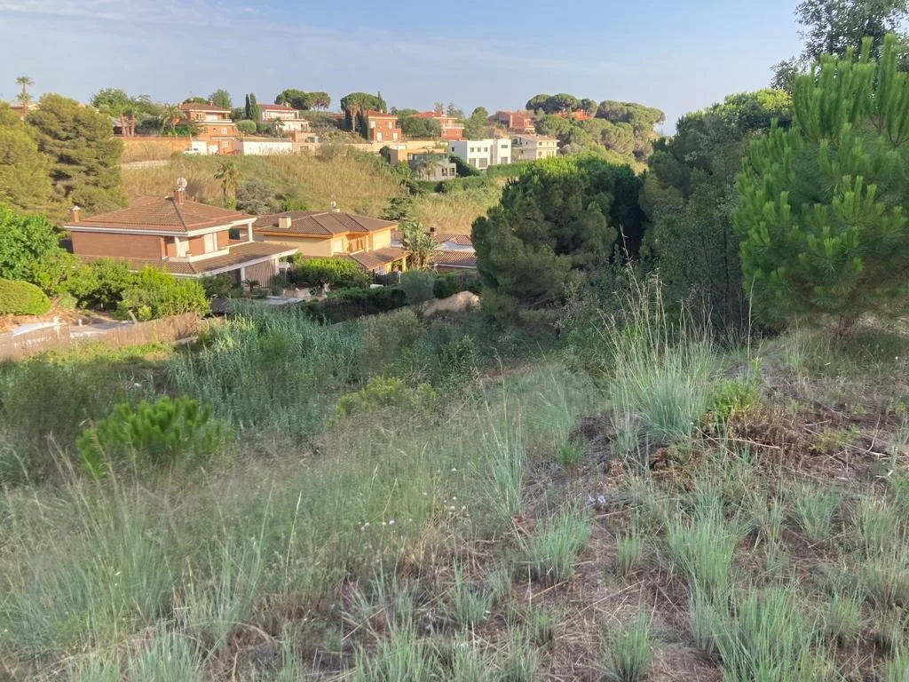 Parcela de 835 m² en Calella