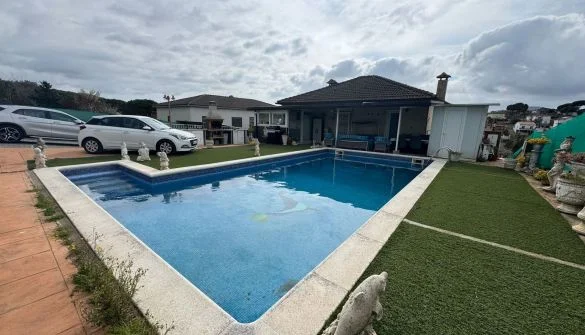 Casa de dos viviendas en Tordera, 7 habitaciones