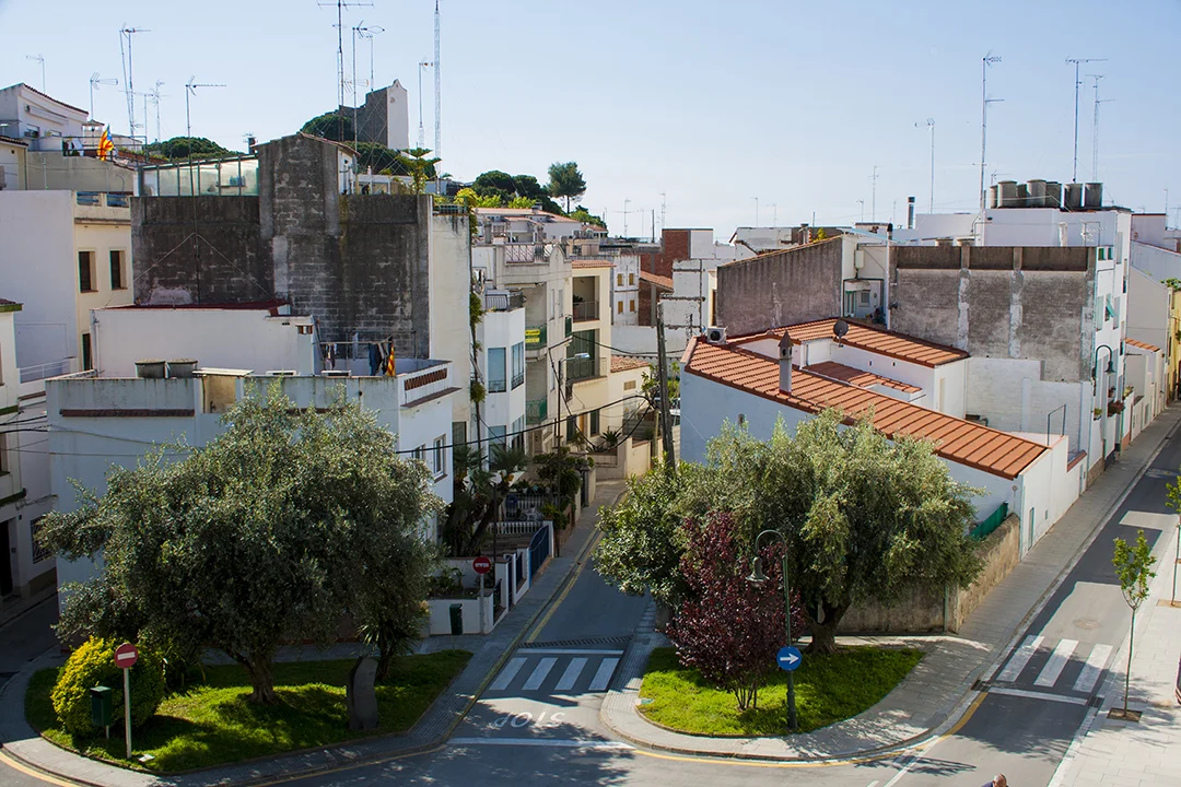 Central village plot near beach