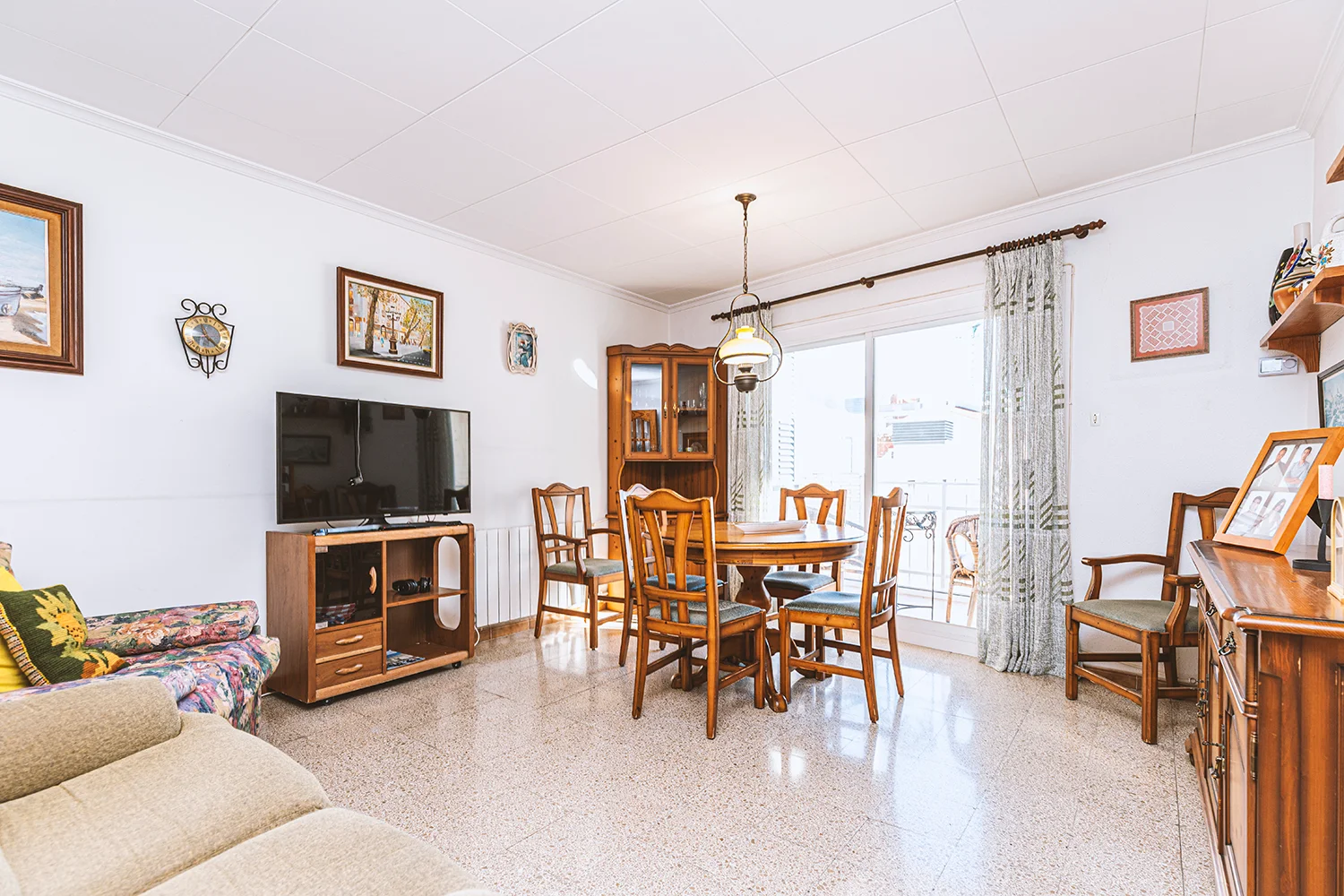 Four-bedroom flat near Plaça de l’Hotel