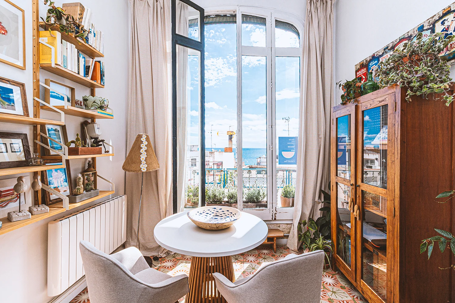 Piso modernista histórico con vistas al mar