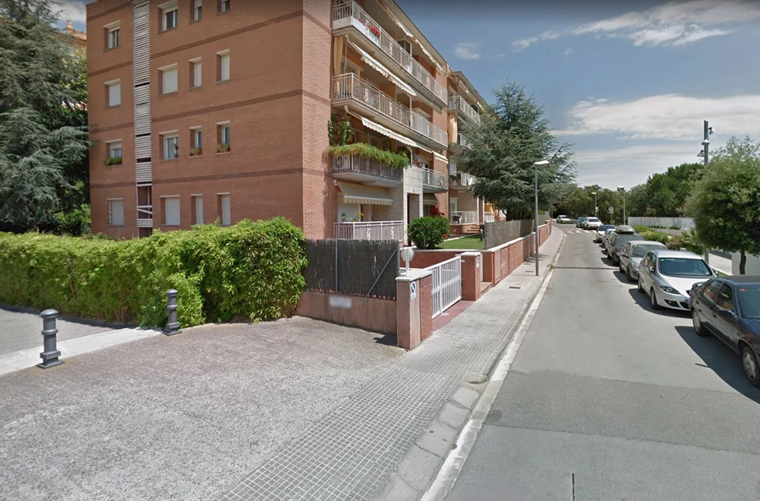 Garaje para coche pequeño en Sot de la Coma