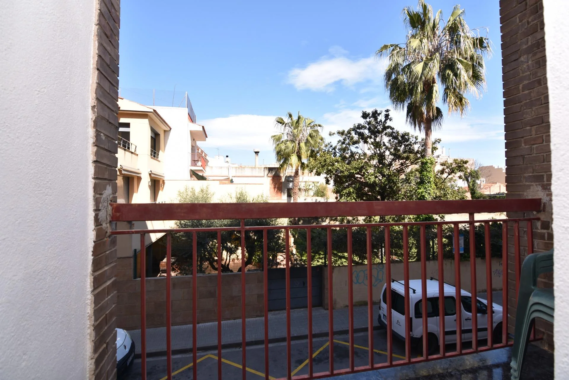 Good-condition flat with three bedrooms