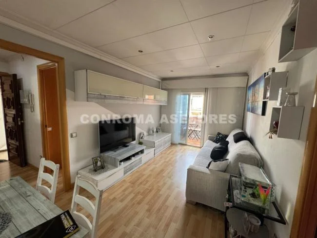 Piso con piscina comunitaria en cuarta planta