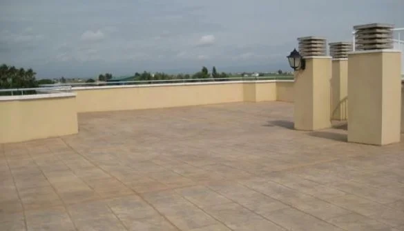 Apartamento costero con piscina comunitaria