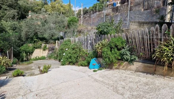 Solar urbano con construcción existente de 35 m²