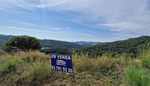 Solar urbano en Dosrius de 940 m²