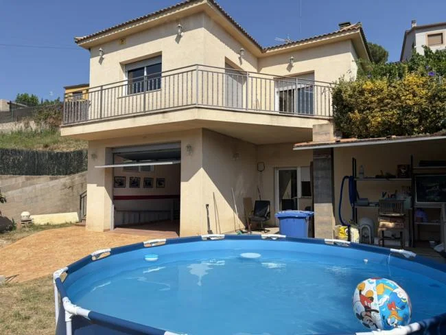 Casa amplia en Tordera con jardín