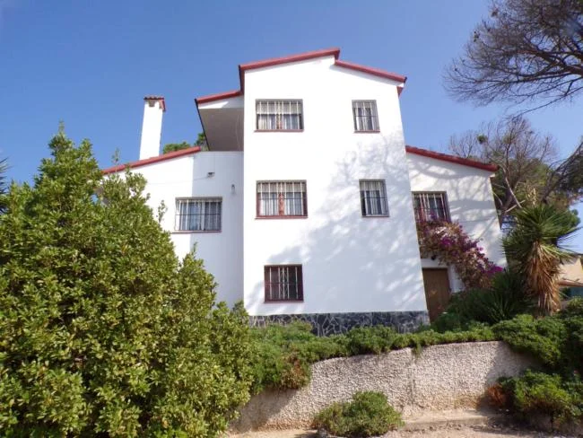 Casa de cuatro dormitorios con gran parcela