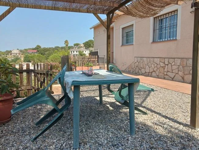 Casa de cuatro habitaciones con piscina privada